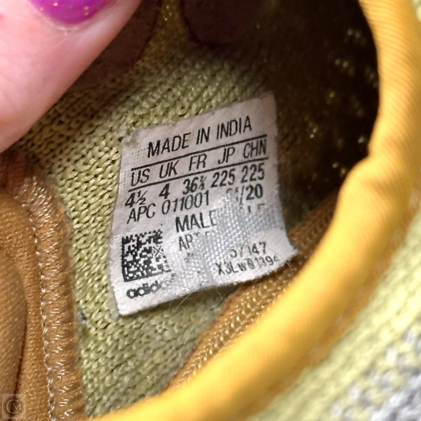 Shoes Luxury Designer By Yeezy In Yellow, Size: 6.5