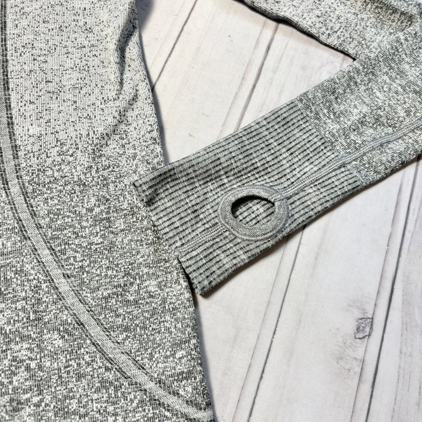 Athletic Top Long Sleeve Crewneck By Lululemon In Grey, Size: S