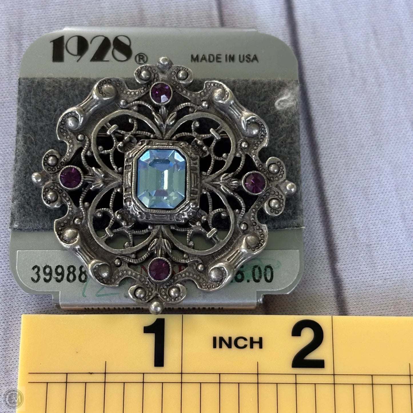 Pin 1928