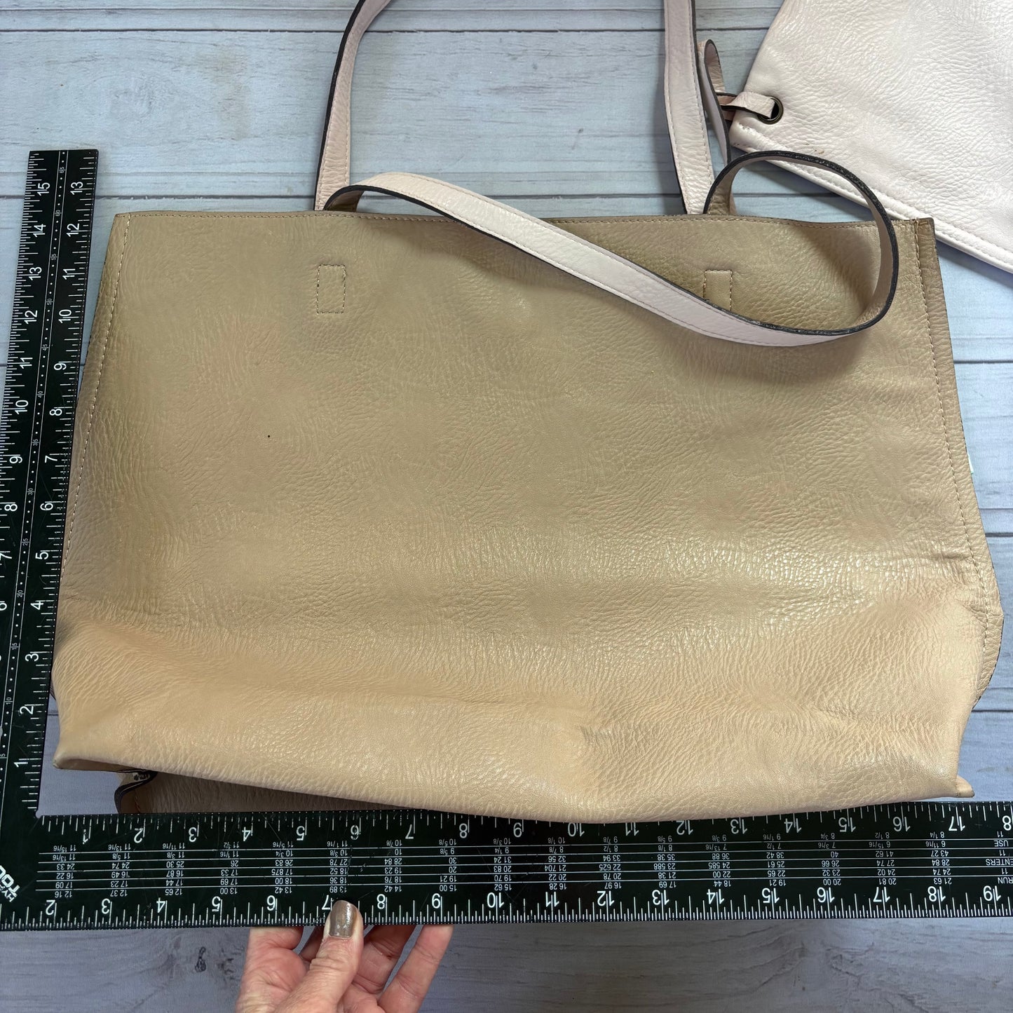Tote Size: Medium