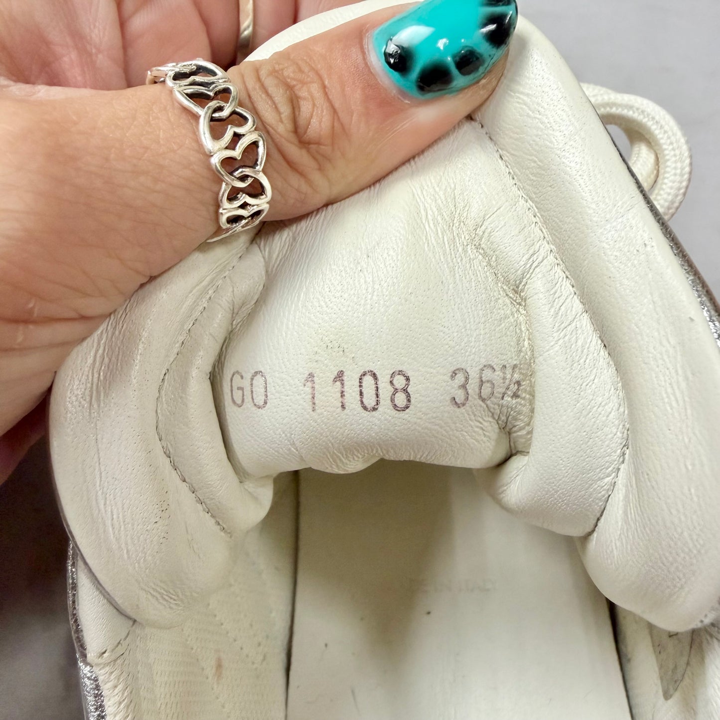 Shoes Luxury Designer By Louis Vuitton In Silver & White, Size: 6