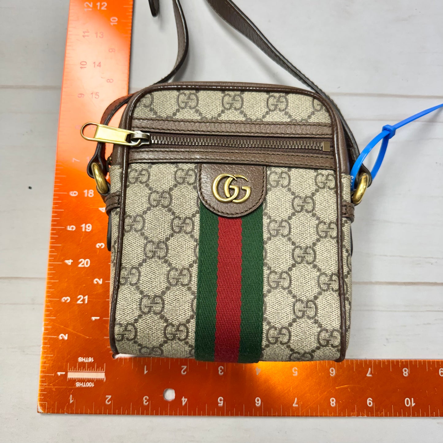 Crossbody Luxury Designer By Gucci, Size: Small