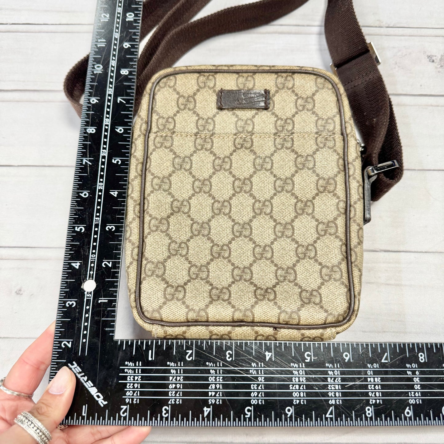 Crossbody Luxury Designer By Gucci, Size: Medium