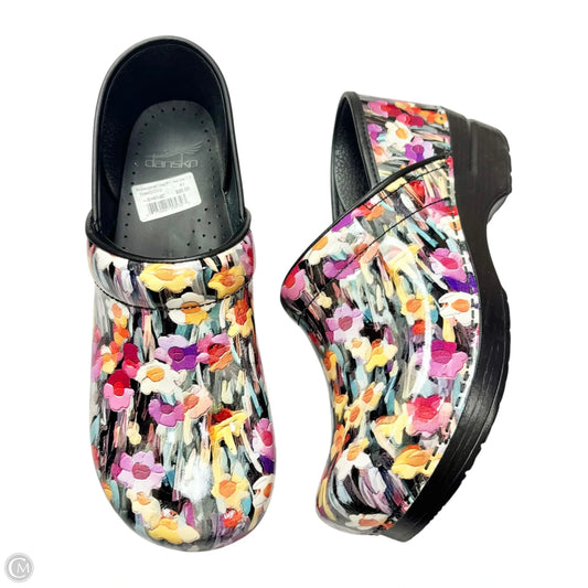 Shoes Flats By Dansko In Multi-colored, Size: 10