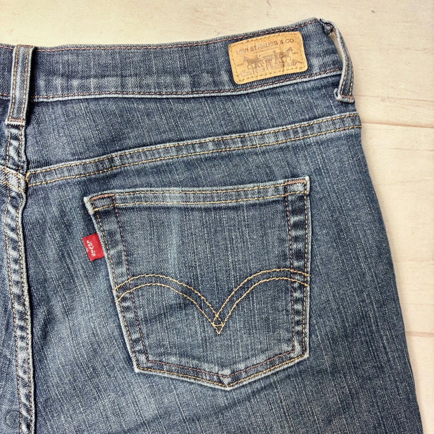 Jeans Boot Cut By Levis In Blue Denim, Size: 8