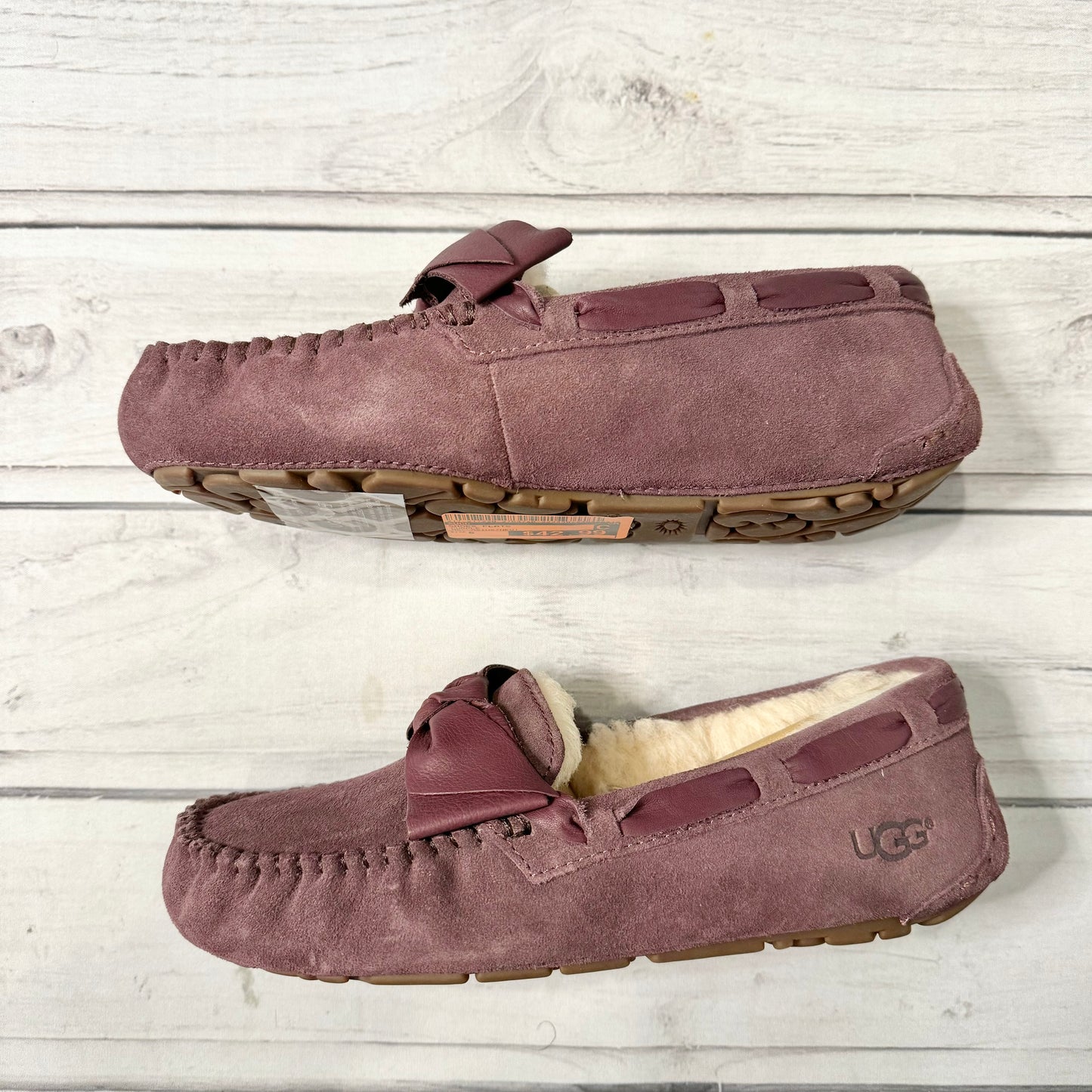 Shoes Flats By Ugg  Size: 6