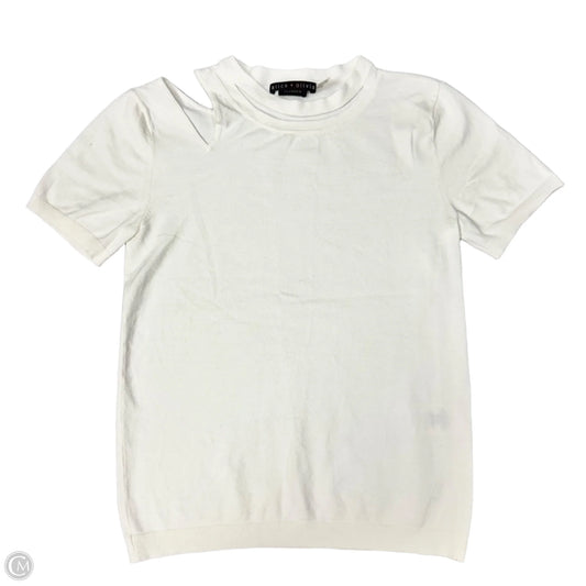 Top Short Sleeve Designer By Alice + Olivia In White, Size: M
