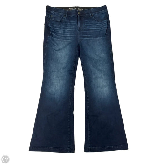 Jeans Flared By Torrid In Blue Denim, Size: 16