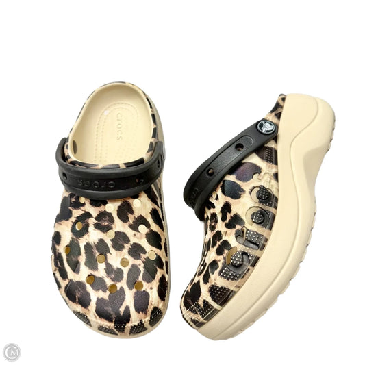 Shoes Flats By Crocs In Leopard Print, Size: 6