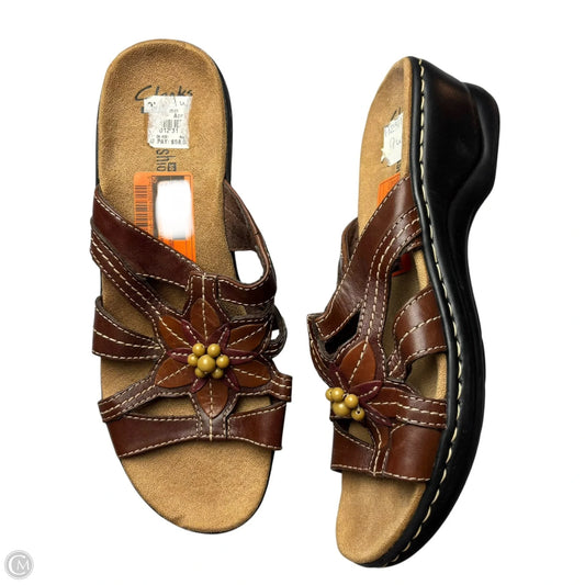Sandals Flats By Clarks In Brown, Size: 9