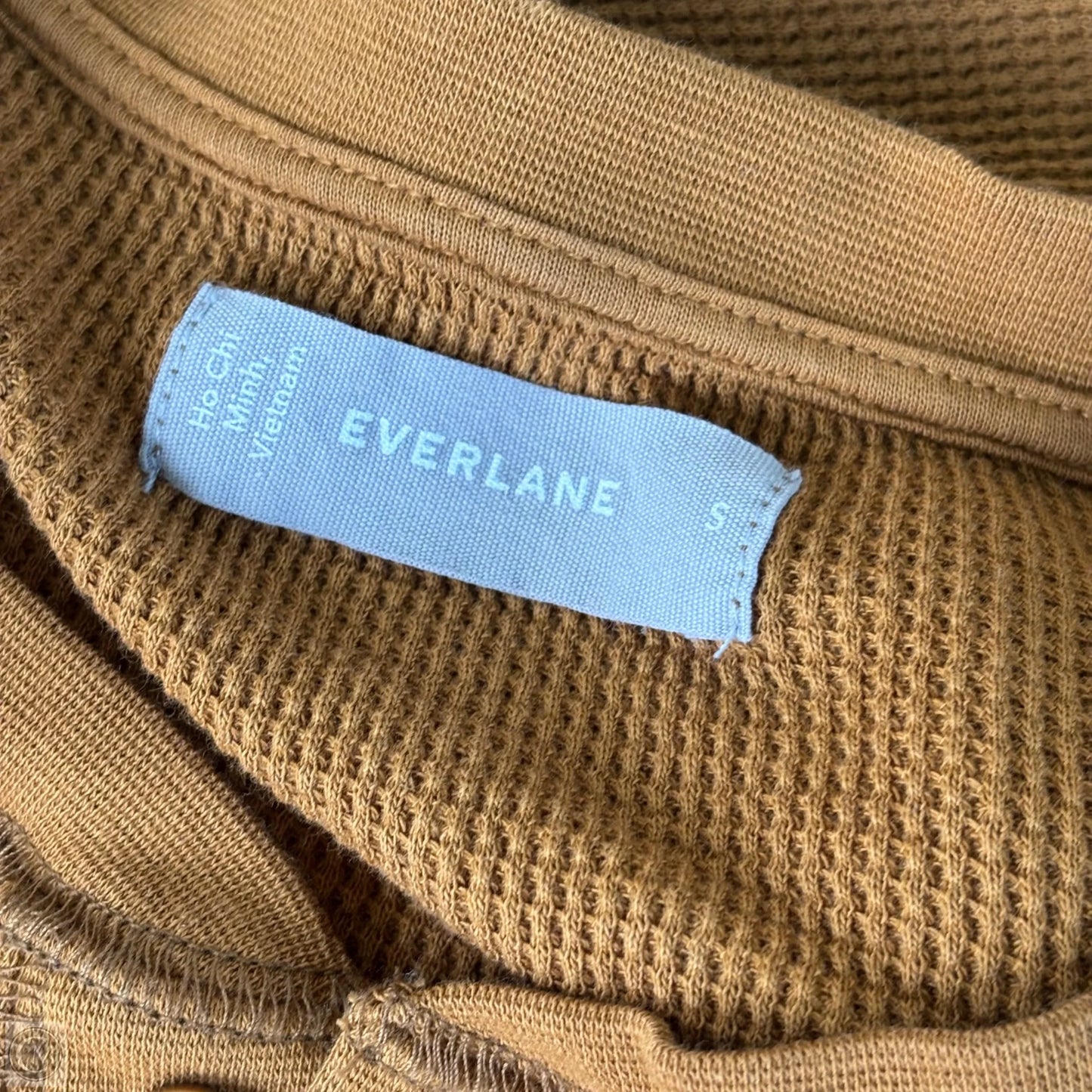 Top Long Sleeve By Everlane In Brown, Size: S