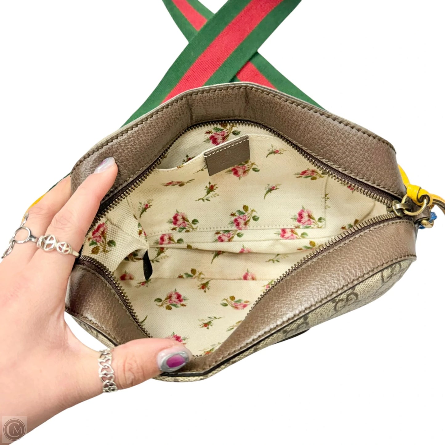 Crossbody Luxury Designer By Gucci, Size: Medium