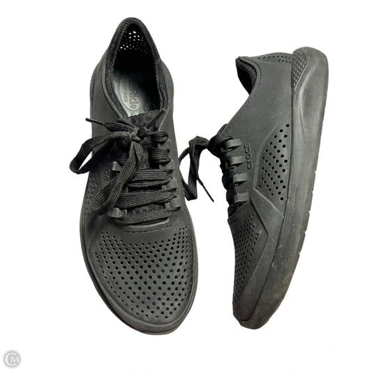 Shoes Sneakers By Crocs In Black, Size: 9