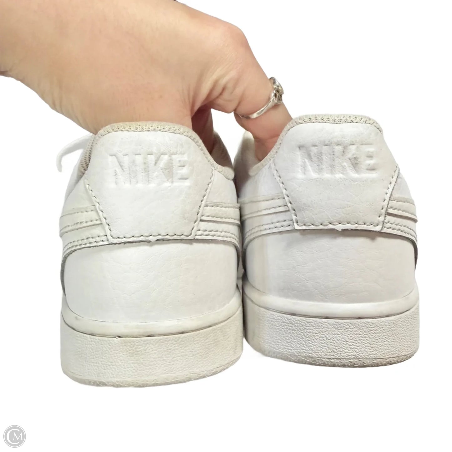 Shoes Sneakers By Nike In White, Size: 9.5
