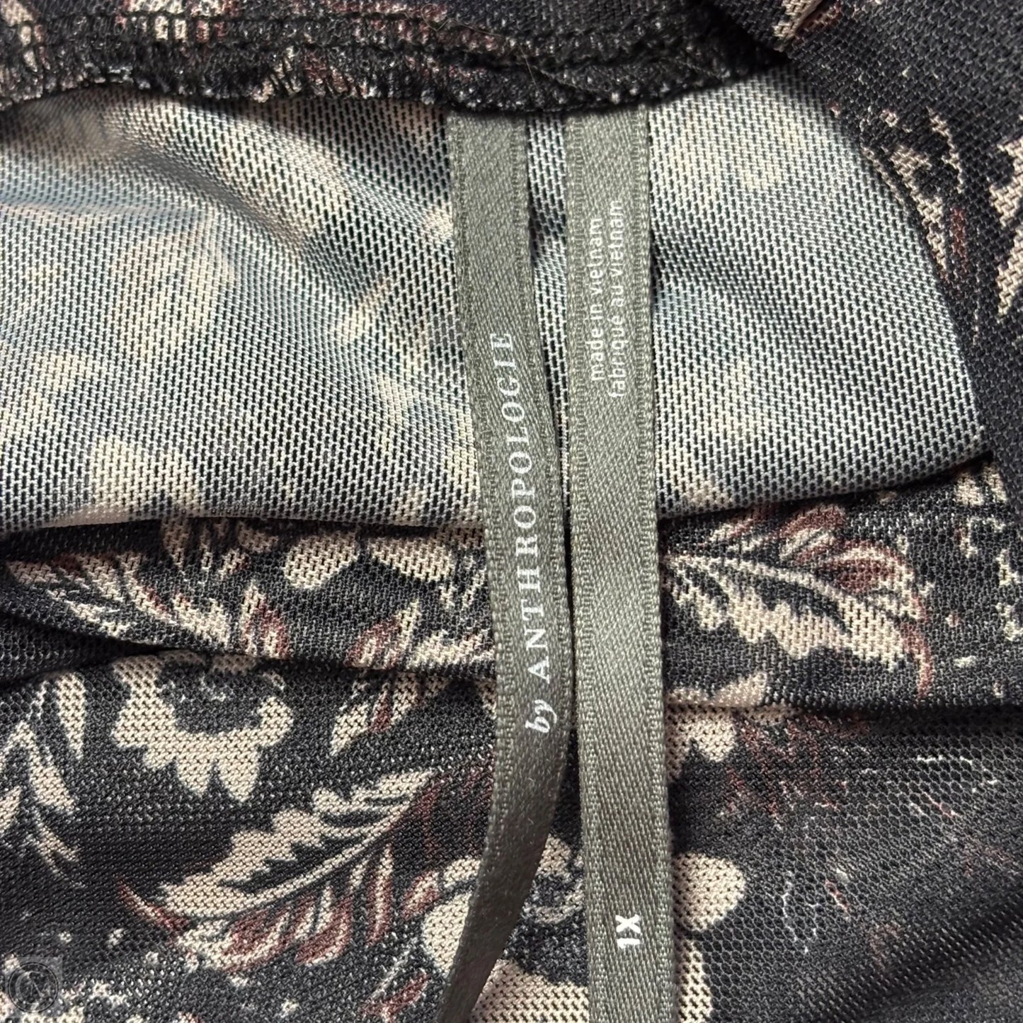 Top Long Sleeve By Anthropologie In Grey & White, Size: 1x