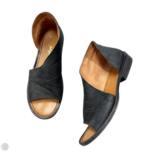 Sandals Flats By Free People In Brown & Grey, Size: 6.5