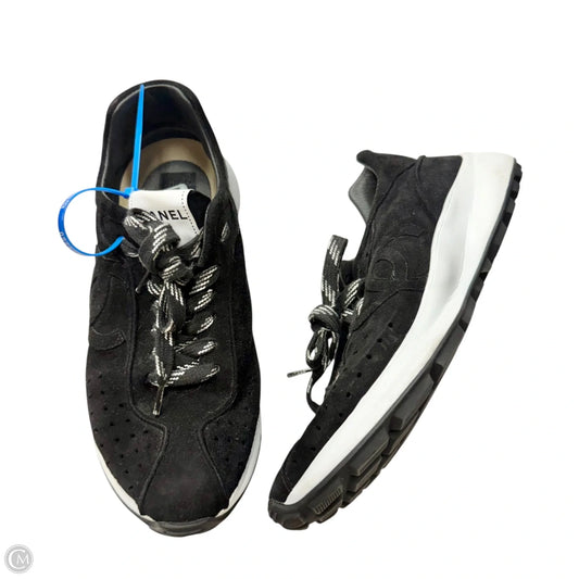 Shoes Luxury Designer By Chanel In Black & White, Size: 7.5