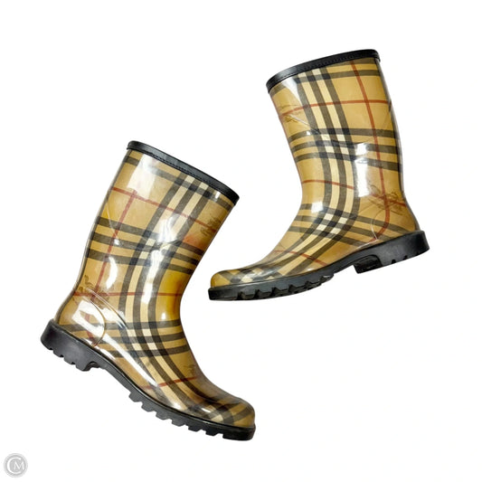 Boots Luxury Designer By Burberry In Plaid Pattern, Size: 7.5