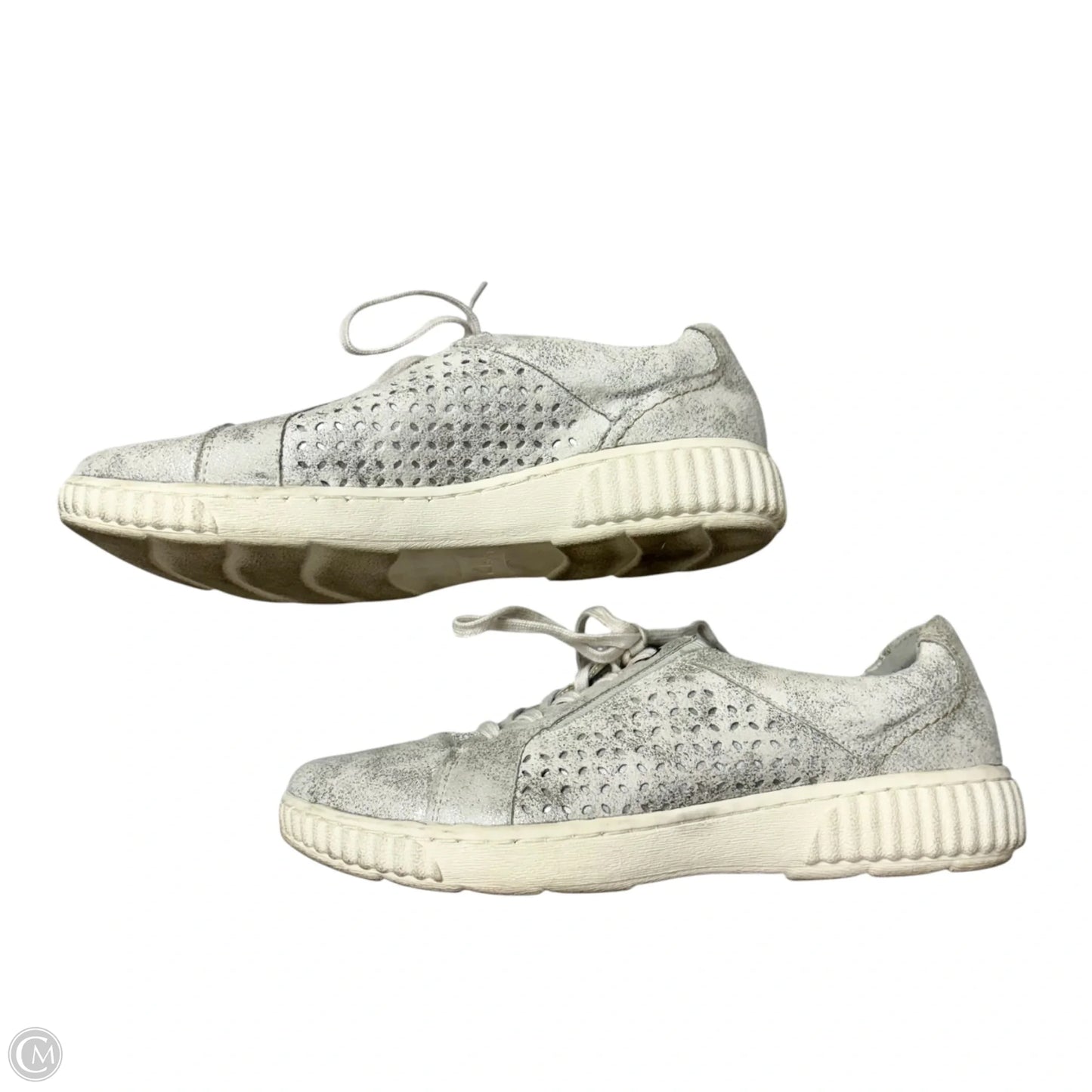 Shoes Sneakers By Clarks In Silver, Size: 9