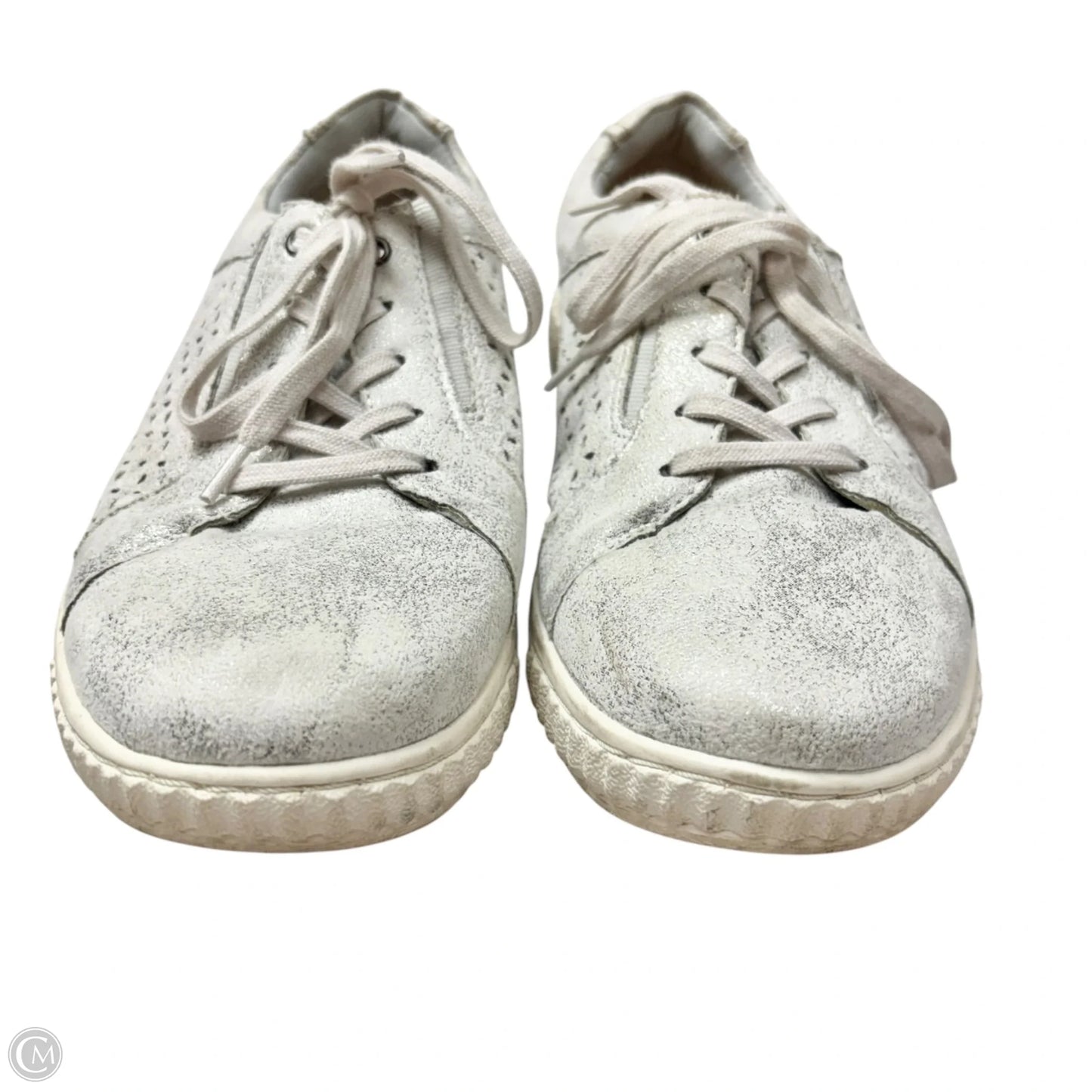 Shoes Sneakers By Clarks In Silver, Size: 9