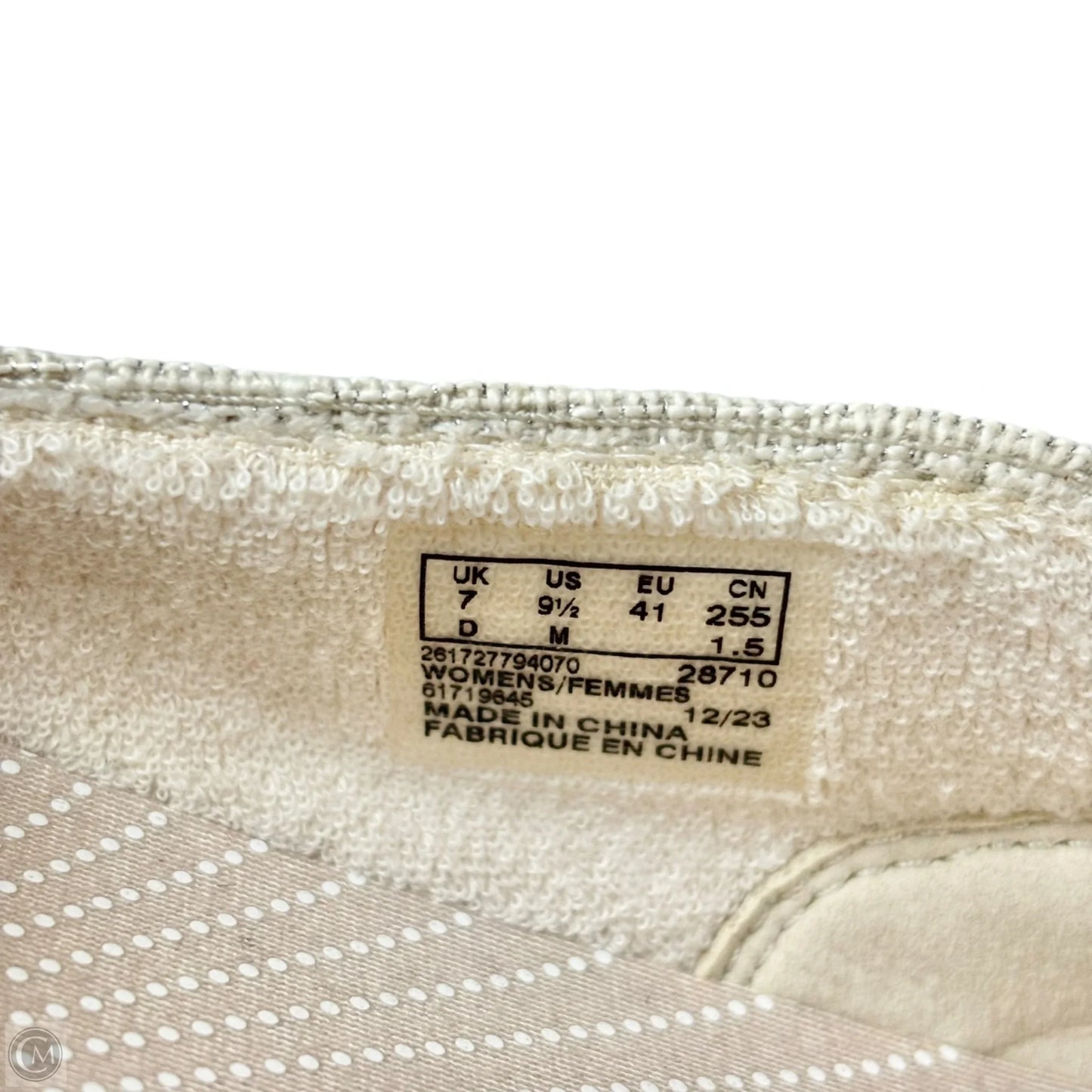 Shoes Flats By Clarks In Cream, Size: 9.5