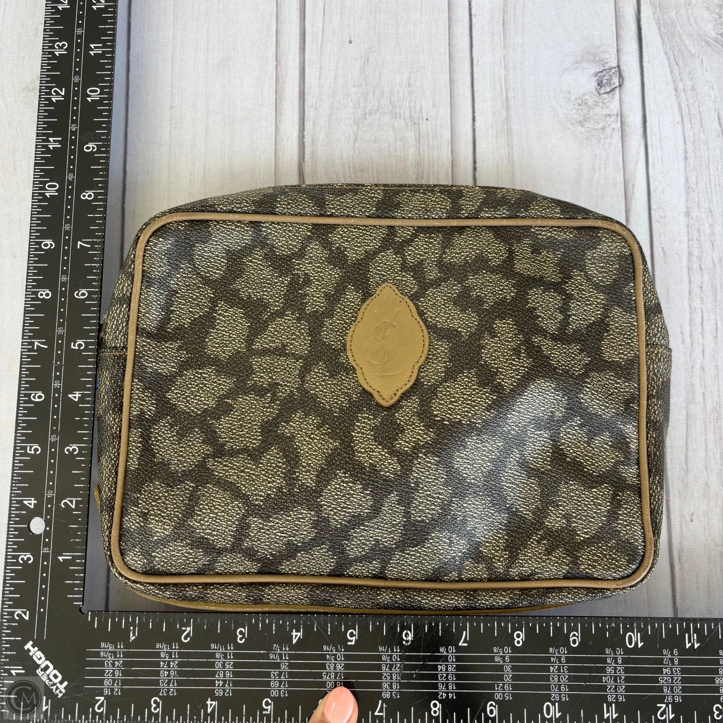Clutch Luxury Designer By Yves Saint Laurent, Size: Medium