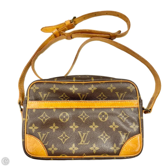 Crossbody Luxury Designer By Louis Vuitton, Size: Medium