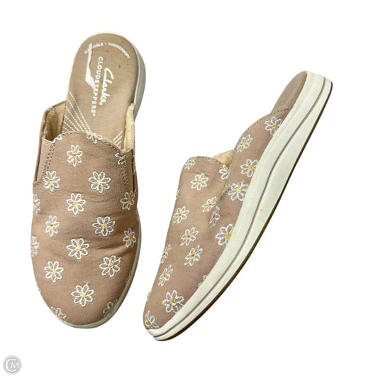 Shoes Flats By Clarks In Pink & White, Size: 6.5