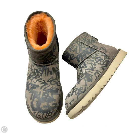 Boots Designer By Ugg In Black & Brown, Size: 7