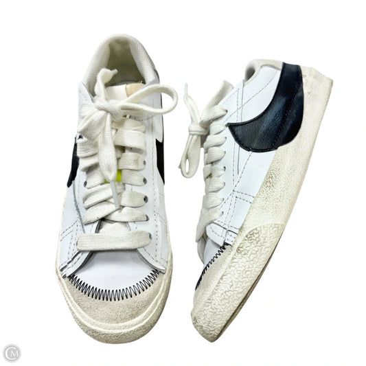 Shoes Sneakers By Nike In White, Size: 8.5