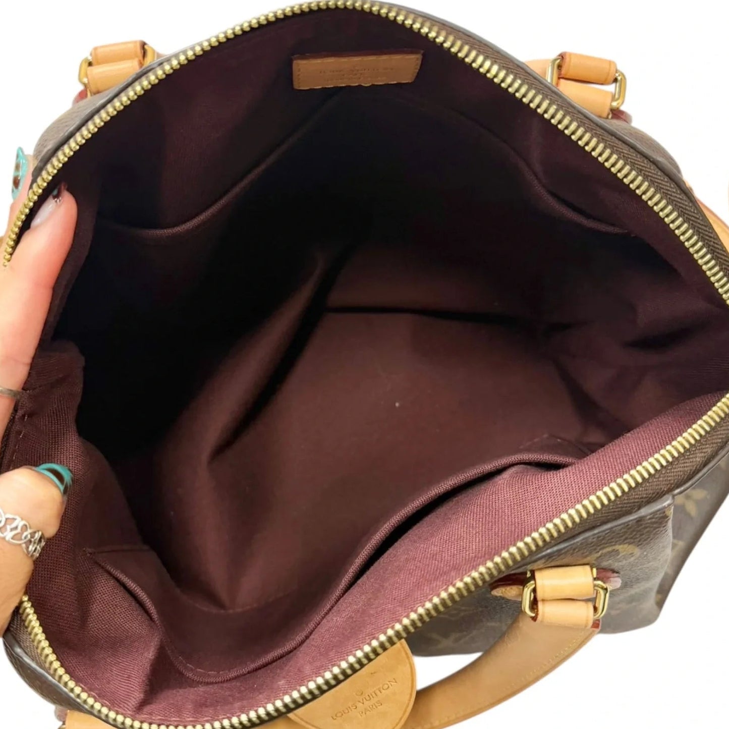 Handbag Luxury Designer By Louis Vuitton, Size: Medium