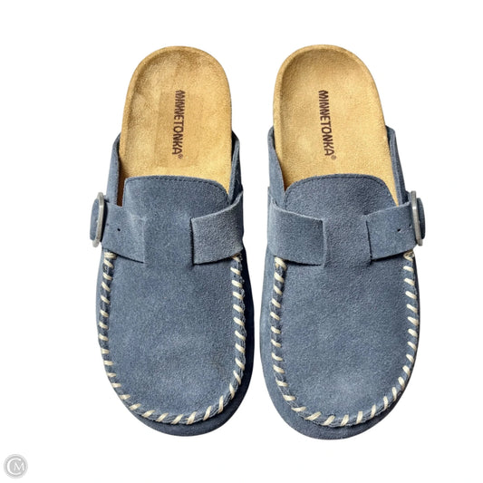 Shoes Flats By Minnetonka In Blue & Brown, Size: 8.5
