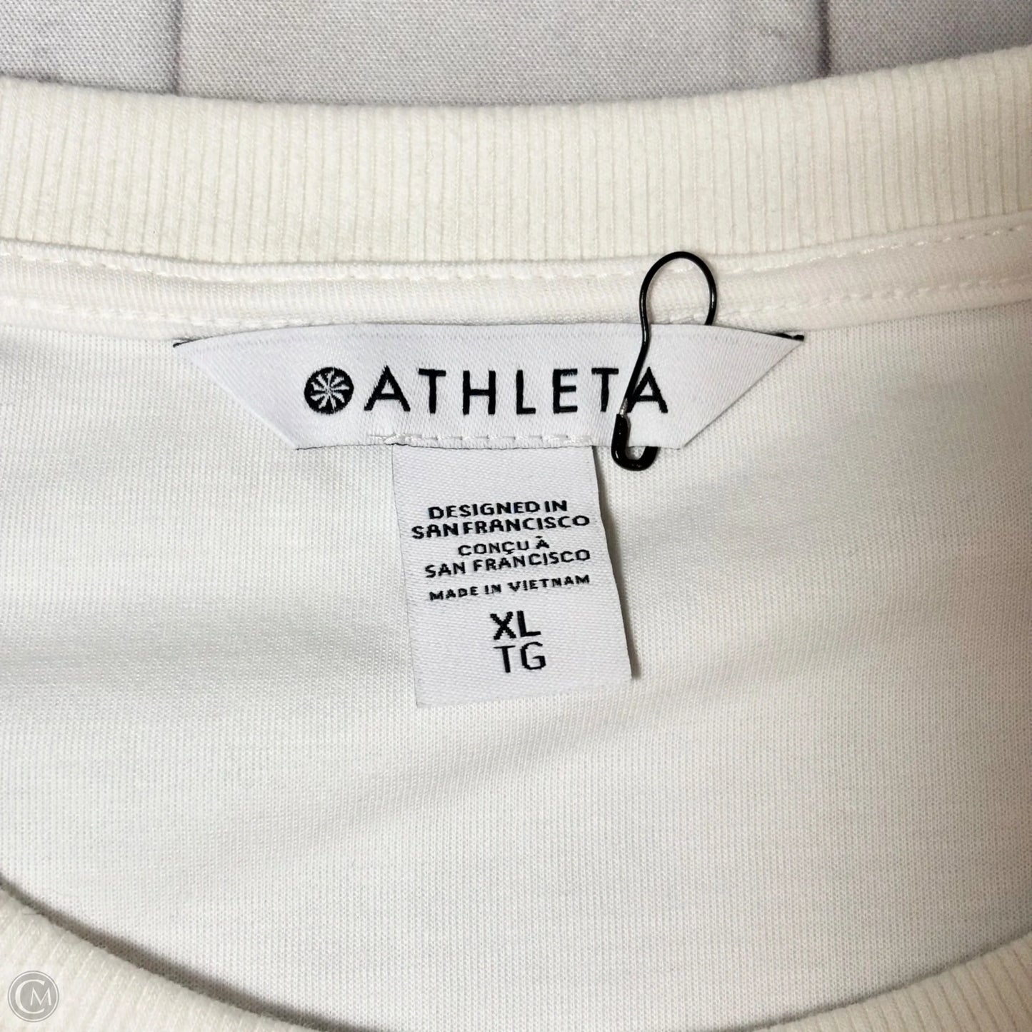 Athletic Top Long Sleeve Crewneck By Athleta In White, Size: Xl