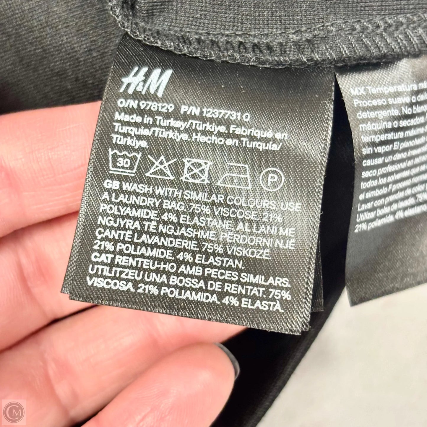 Top Short Sleeve By Divided In Black & Silver, Size: Xl