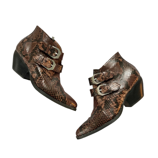 Boots Ankle Flats By Treasure And Bond In Snakeskin Print, Size: 6