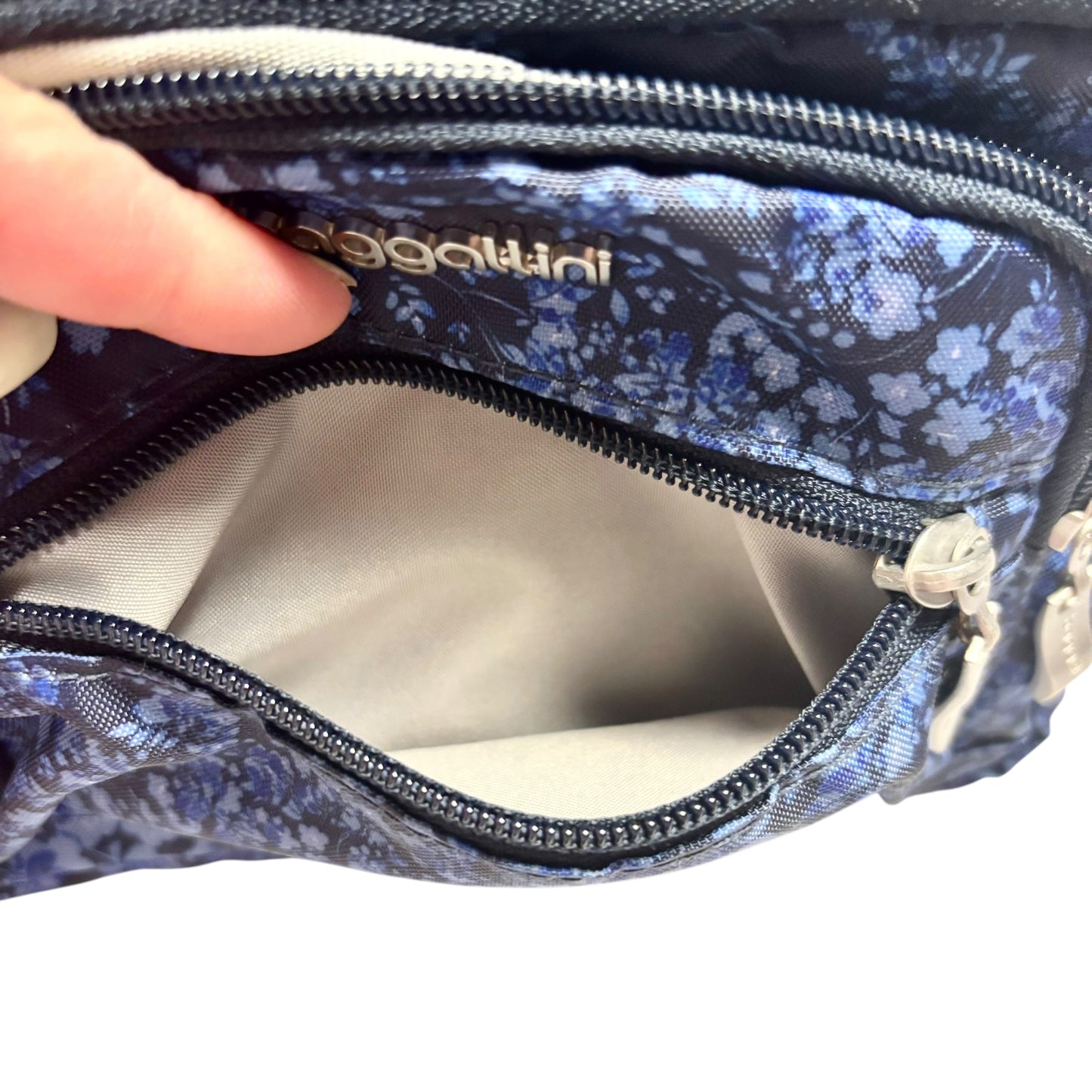 Crossbody By Baggallini, Size: Small
