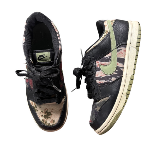 Shoes Sneakers By Nike In Camouflage Print, Size: 6.5