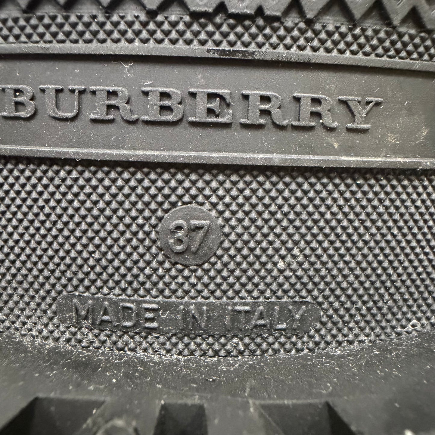 Boots Luxury Designer By Burberry In Plaid Pattern, Size: 6.5