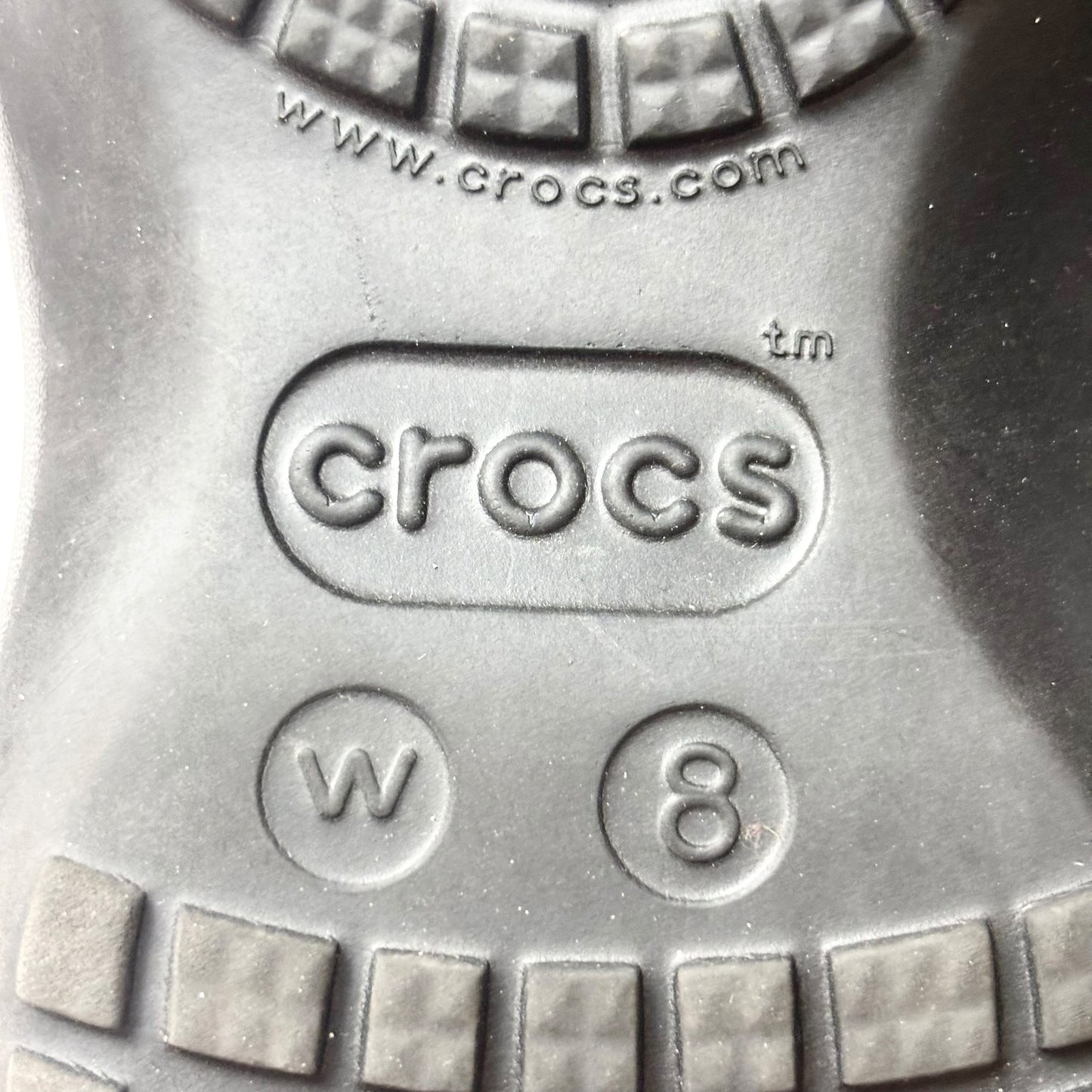 Shoes Flats By Crocs In Black, Size: 8