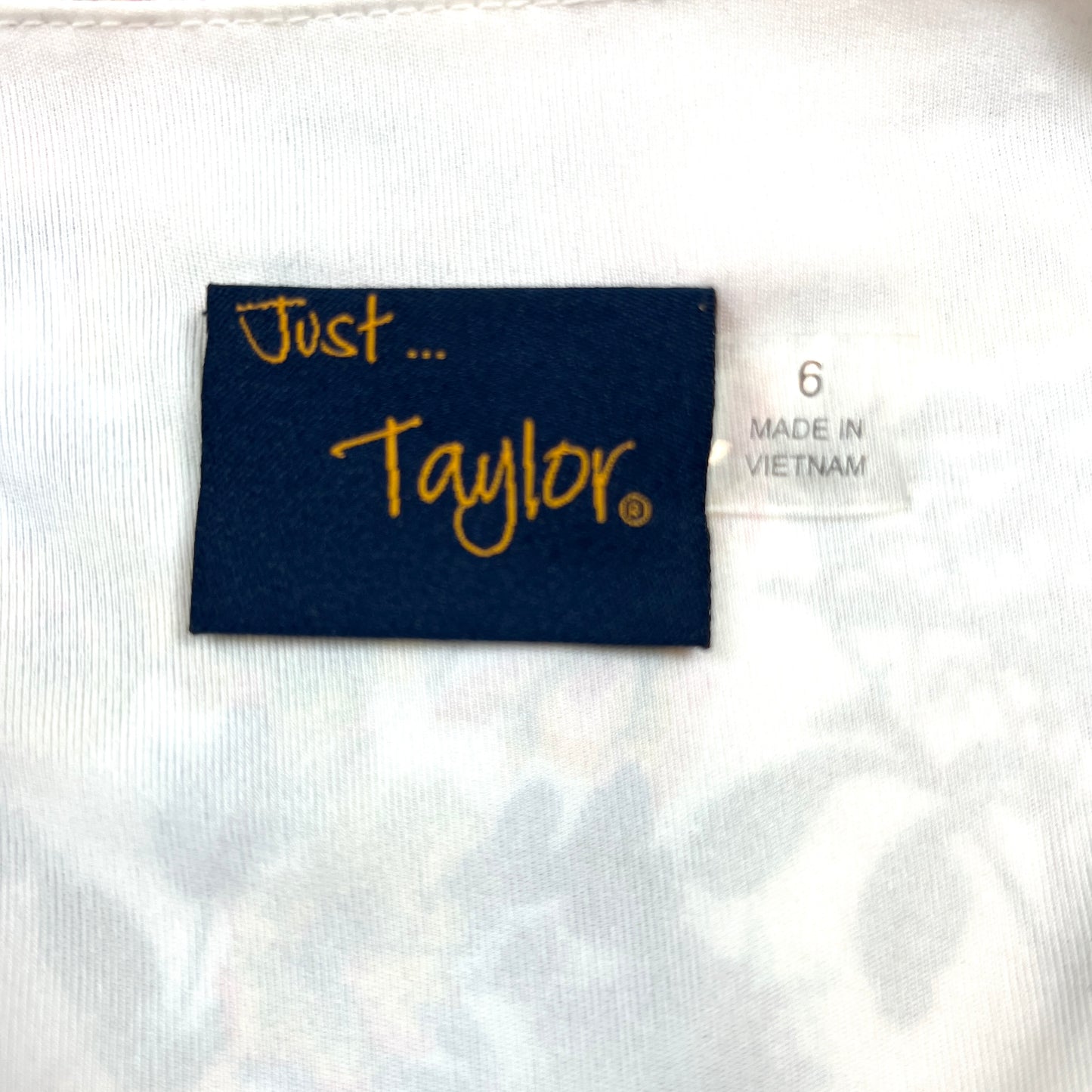 Dress Casual Short By Just Taylor  Size: 6