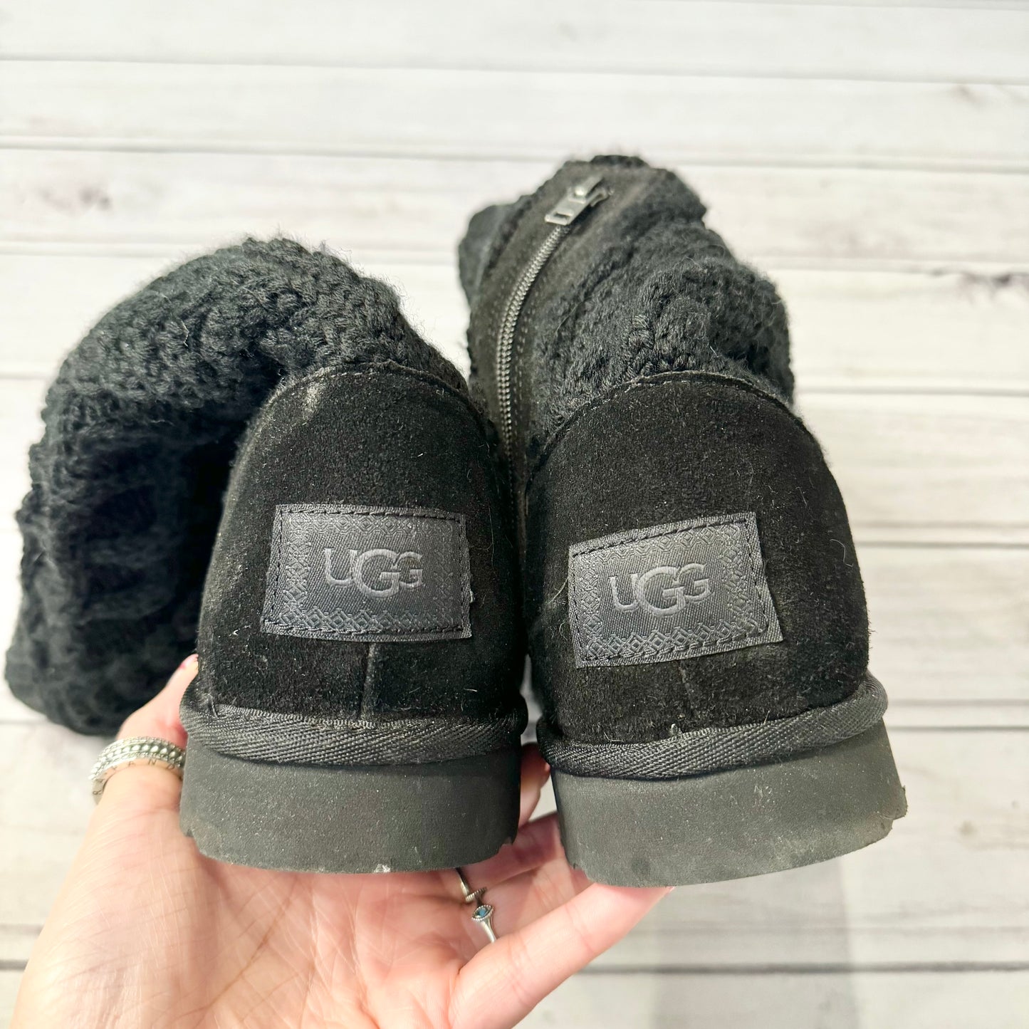 Boots Snow By Ugg  Size: 9