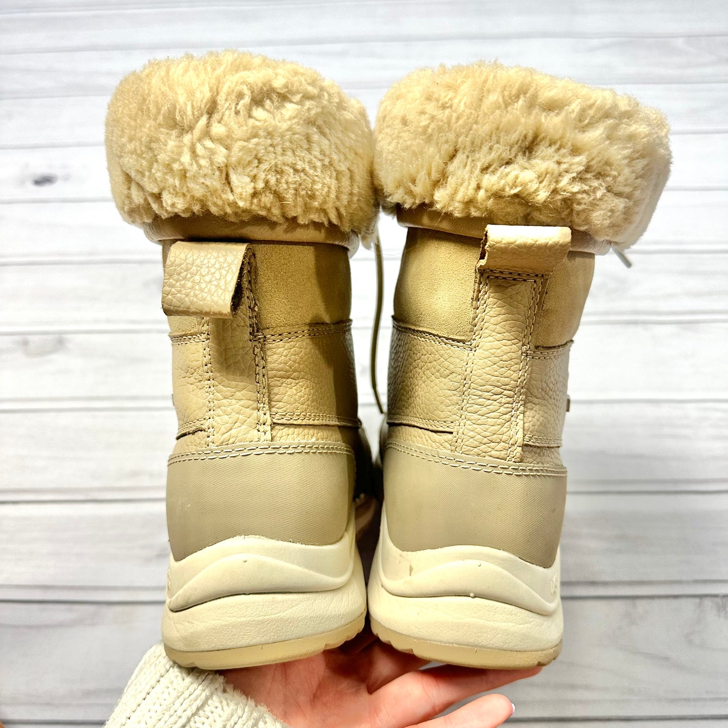Boots Snow By Ugg  Size: 8.5